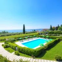 Residence Corte Ferrari -Ciao Vacanze-, hotel v destinácii Moniga