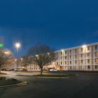 Holiday Inn Charlotte Airport, an IHG Hotel, готель біля аеропорту Міжнародний аеропорт Шарлотт/Дуглас - CLT, у Шарлотті