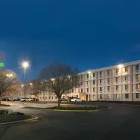 Holiday Inn Charlotte Airport by IHG、シャーロットにあるシャーロット・ダグラス国際空港 - CLTの周辺ホテル