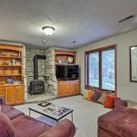 Charming Hideaway with Patio 3 Mi to Kansas State!, hotel near Manhattan Regional - MHK, Manhattan