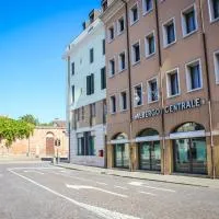 Hotel Centrale: Este'de bir otel