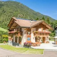 Hotel Genzianella, Hotel in Commezzadura