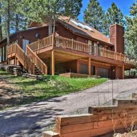 Scenic Woodland Park Hideaway with Wraparound Deck!, hotel in Woodland Park