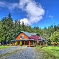 Peaceful Retreat on 10 Acres < 7 Miles to La Push，福克斯的飯店