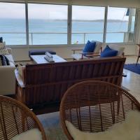 Amazing Oceanfront unit on Mansa Beach, hotel em Punta del Este