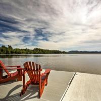 Restored Historic Lakefront Home with Panoramic Views, отель рядом с аэропортом Региональный аэропорт Адирондак - SLK в городе Lake Clear