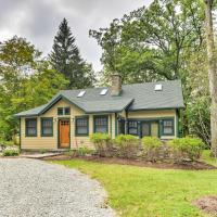 Sugar Berry-Remodeled Laughlintown Craftsman Home!, Hotel in der Nähe vom Flughafen John Murtha Johnstown-Cambria County Airport - JST, Laughlintown