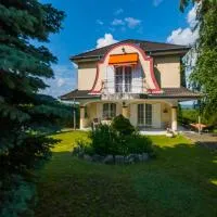 Villa Kalman Pansio، فندق في Dunabogdány