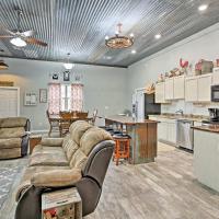 Convenient Family-Friendly Home - 20 Min to Tulsa!，斷箭鎮的飯店
