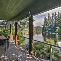 Renovated Olympia Cabin with Private Dock on Lake, hotel in Olympia