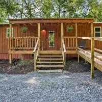 Kentucky Cabin w/ 2 Fishing Ponds & Trail Access，New Concord的飯店