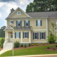 Spacious Family-Friendly Retreat with Winter Rates!, hotel in Greensboro