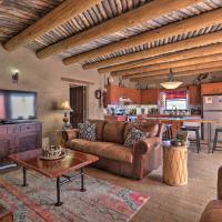 El Prado Adobe Home Courtyard with Mountain Views!, hotel i nærheden af Taos Regionale Lufthavn - TSM, El Prado