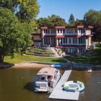 Waterfront Long Lake Home All Seasons Destination, hotel in New Brighton