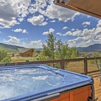 Private Steamboat Springs Home with Hot Tub and Mtn Views, hotell nära Yampa Valley regionala flygplats - HDN, Steamboat Springs