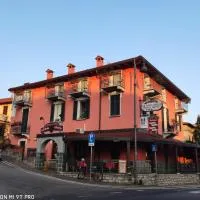 Mezzegra में, होटल Azzano Holidays B&B
