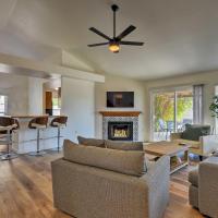Updated Mesa Home with Spacious Backyard and Fire Pit!, hotel poblíž Falcon Field - MSC, Mesa