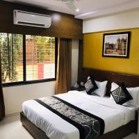Hotel Crystal Luxury Inn- Bandra, Bandra, Mumbai, hótel á þessu svæði