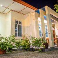 Charming Holiday Lodge, hotel in Midu