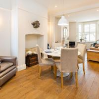 SPR Altrincham A Lovely Period Property House, hotel in Altrincham