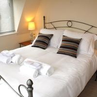 Cotswolds Valleys Accommodation - Exclusive use character one bedroom family holiday apartment