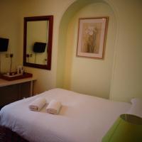 Aron Guesthouse, hotel in Brentford