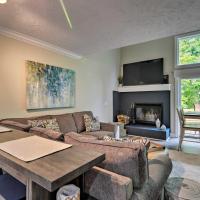 Harbor Springs Condo about 6 Mi to Lake Michigan!，哈伯斯普林斯佩爾斯頓地區機場 - PLN附近的飯店