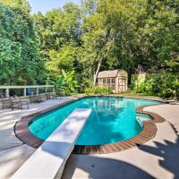 Dallas Area Home with Pool - 18 Mi to ATandT Stadium!, hotel i nærheden af Dallas Executive - RBD, Duncanville