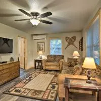 Pet-Friendly Petoskey Area Cabin, Walk to River!, hotell Alansonis