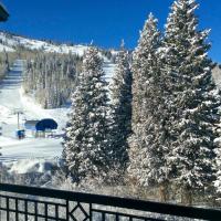 Ski-In and Ski-Out Solitude Condo with Rooftop Hot Tub!, hotel in Salt Lake City