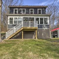 Quiet Escape with Hot Tub, 5 Miles to Raystown Lake!, hotel berdekatan Altoona-Blair County Airport - AOO, Entriken