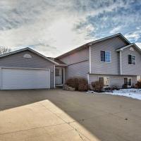 Suburban Gem with Deck 5 Mi from Dtwn Rochester!, hotel near Dodge Center Airport - TOB, Rochester
