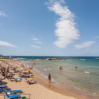 Lily of Crete 2 - Sea & Beach front Apartment, hotel en Kato Galatas
