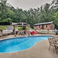Walk to Lake: Henry Group Getaway w/ Outdoor Fun!, hotel v destinaci Henry