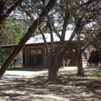 A Peace of Heaven Cabins and RV، فندق في Vanderpool