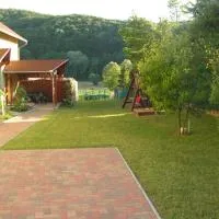 Napsugár Apartman, hotel di Kistolmács