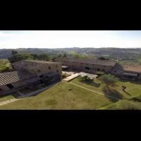 2-BR 1 bath abode with 2 AC units in the Chianti hills!, отель в Монтайоне