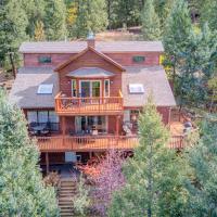 Expansive Mountain Retreat with Views of Pikes Peak!, hotel in Woodland Park