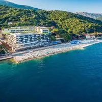 Carine Hotel Park, hotel sa Bijela
