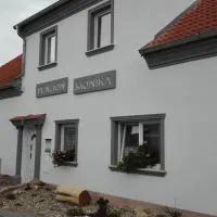 Penzion Monika โรงแรมในHrušovany nad Jevišovkou