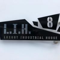 (L.I.H.8) Luxury Industrial House 8