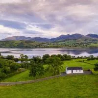 Lough Island Reavy Cottage، فندق في نيوري