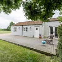 Dove Farm Cottage, хотел в Лаут