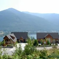 Kootenay Wild Guest Suites, hotel v destinaci Balfour