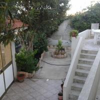 Appartamento con giardino, מלון ליד נמל התעופה למפדוסה - LMP, למפדוזה