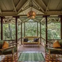 SaffronStays Parsi Manor - 4-BR heritage villa near Charlotte Lake serving authentic Parsi meals, hotell i Matheran