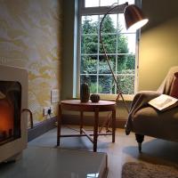 The Whimsy 2 bedroom cottage in National Forest, private parking & garden, hotel in Blackfordby
