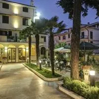 Hotel Ester Safer, מלון בפינטו