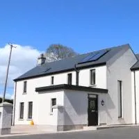 Emy Lake Apartment - near Castle Leslie, Glaslough – hotel w mieście Monaghan