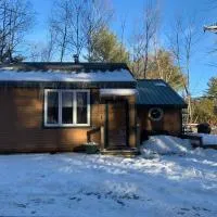 Brook Road Cabin, hotell i Goshen